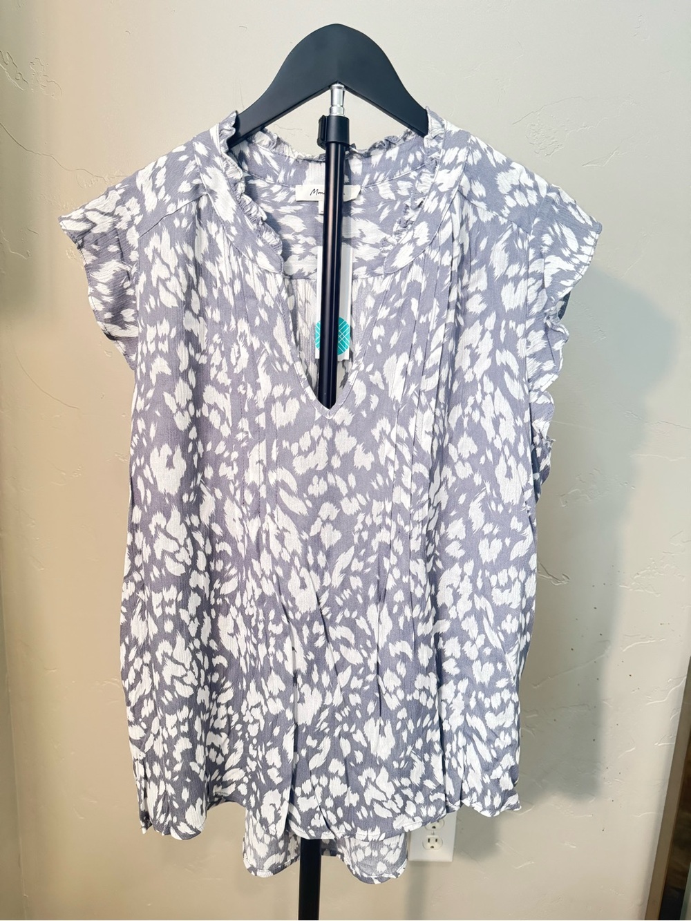 NWT Monday Fun Gray Animal Print Flutter Sleeve V-Neck Blouse Medium